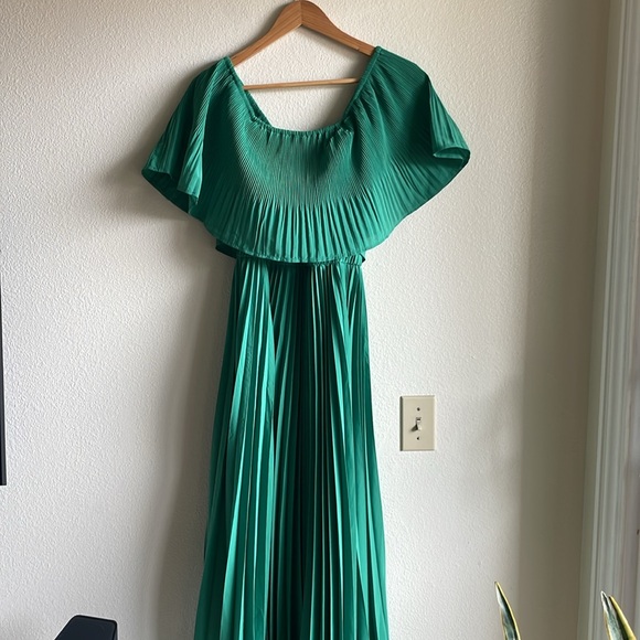 Easel Lily Pleated Maxi Dress In Kelly Green size L - Picture 6 of 6